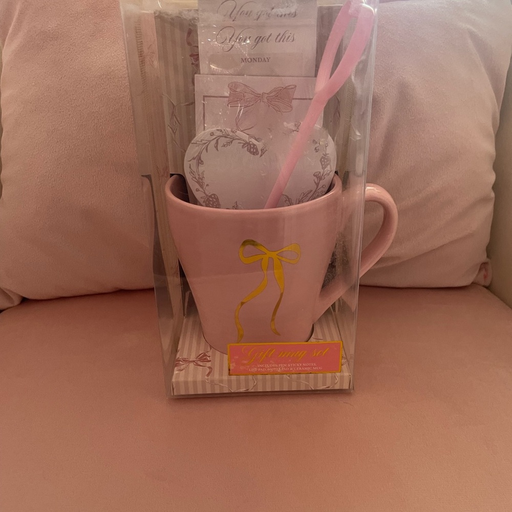 Kohl's Pink Gift Mug Set